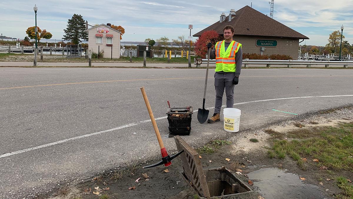 A City of Barrie employee conducting an audit of the LittaTraps