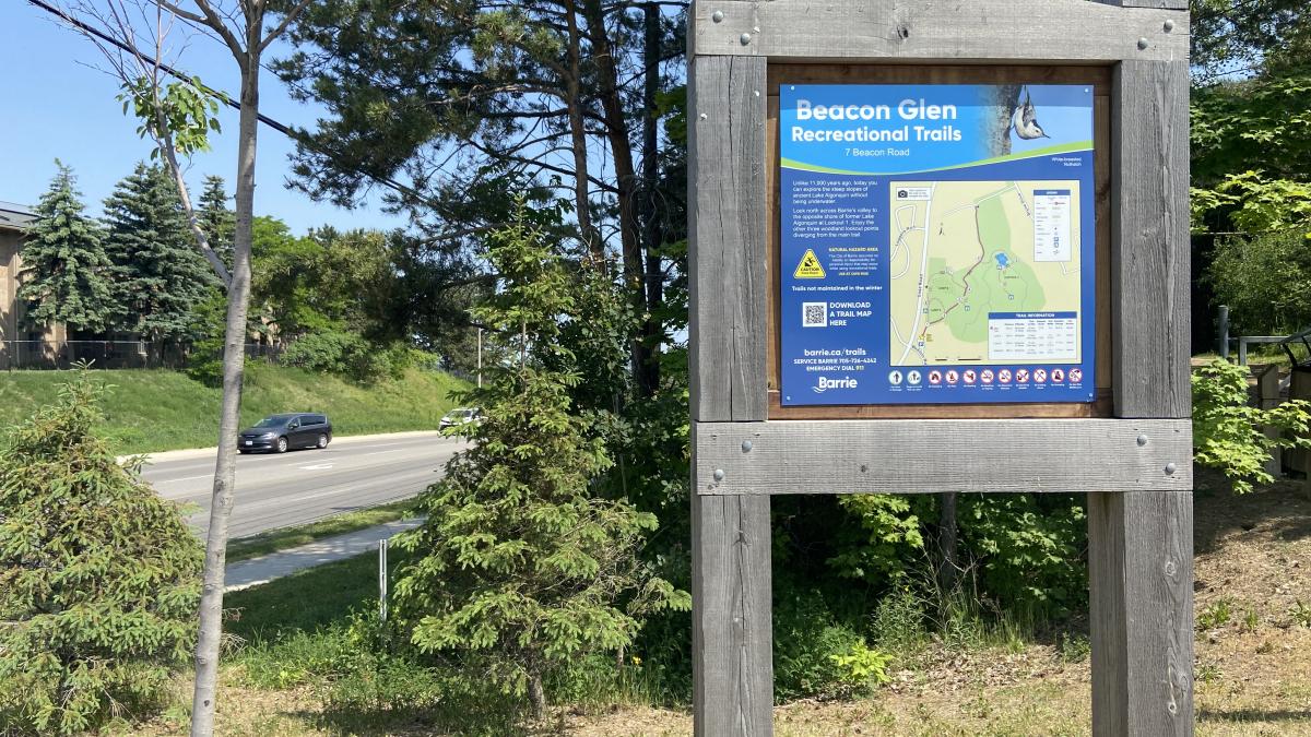 Beacon Glen Recreation Trails Sign, Essa Road in backgrounr